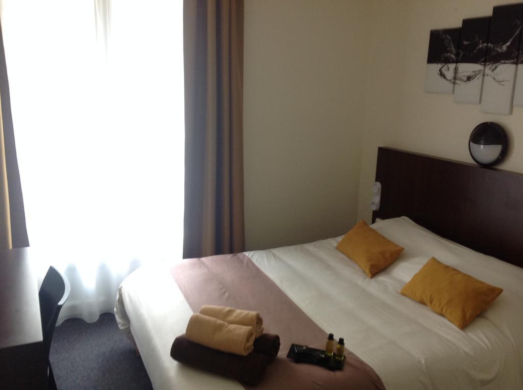 Hotel De La Paix Caen Room photo