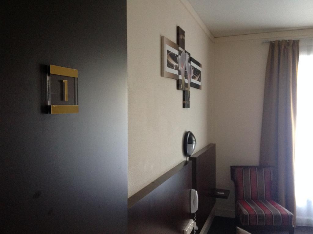 Hotel De La Paix Caen Room photo