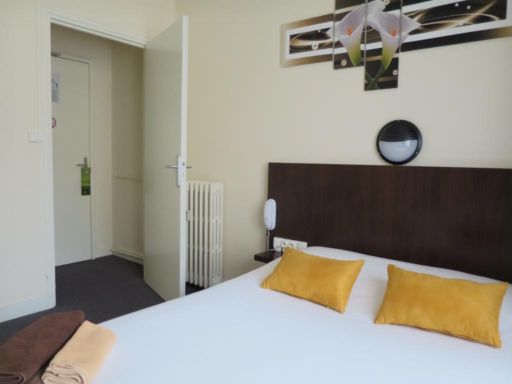 Hotel De La Paix Caen Room photo