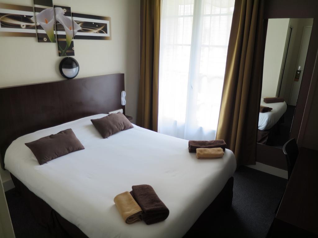 Hotel De La Paix Caen Room photo