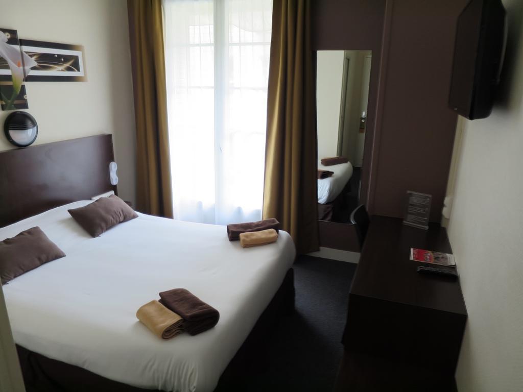 Hotel De La Paix Caen Room photo